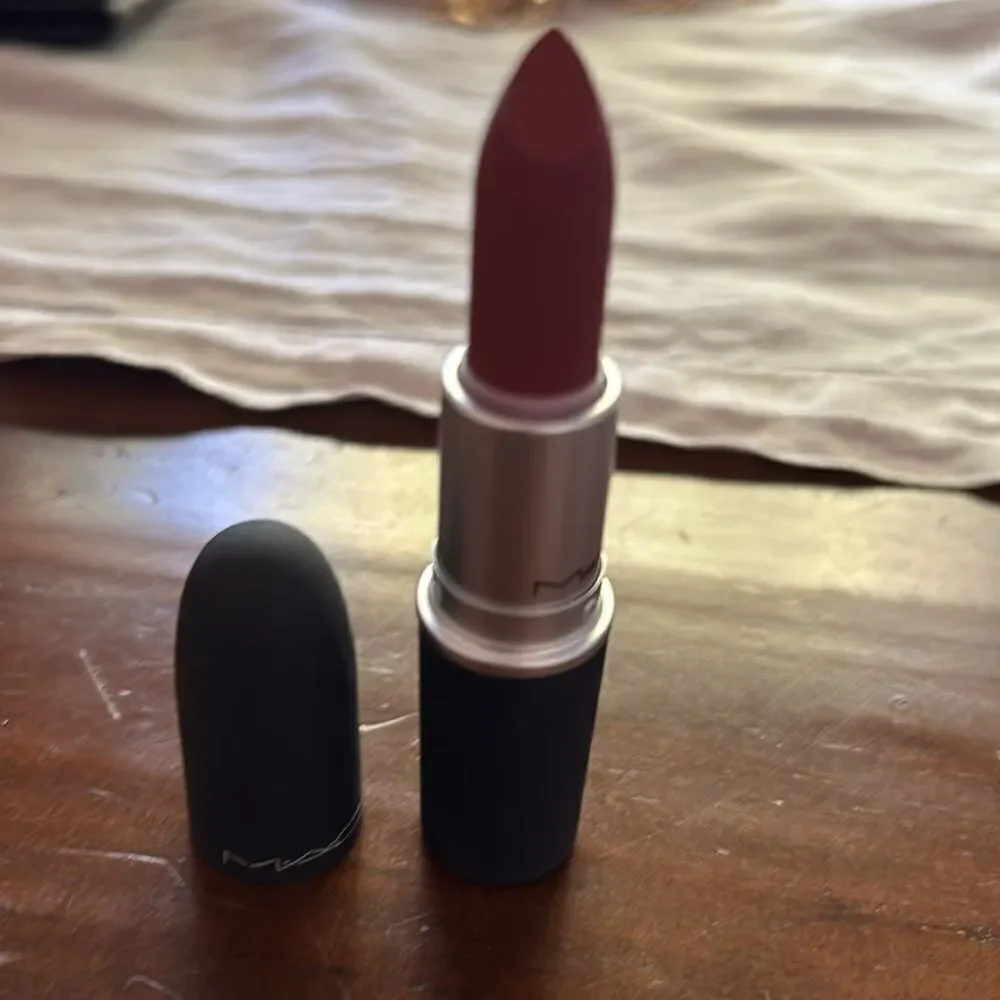 Mac Full size lipstick burning love NeW Ipsy bag